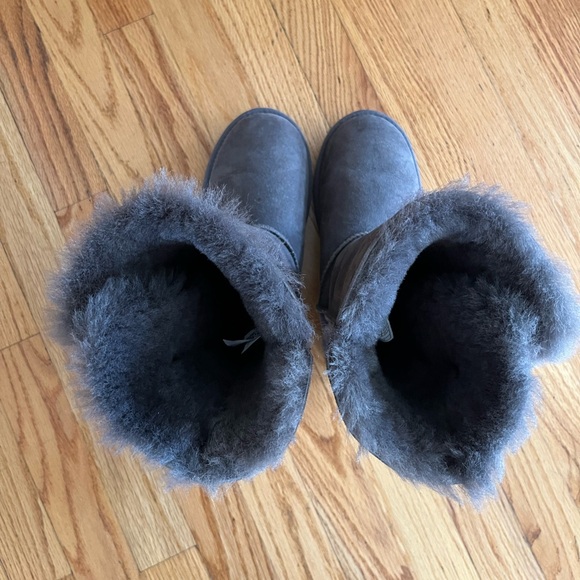 Ugg Gray Bailey Button Triple - Picture 4 of 8